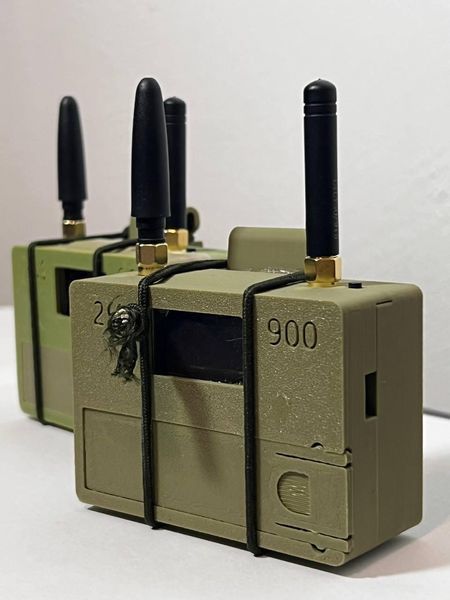 Ванильная конфеты 701-1020 МГц имеет дополнительную антенну 2,4 ГГц, USB-разъемы и многочарно-оригинальное резюме 35798062 фото